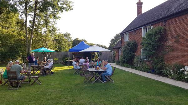 Pub Garden People - Large